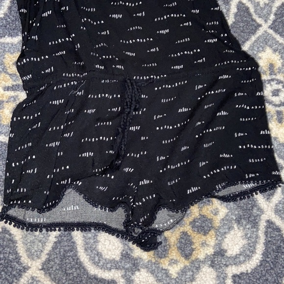 Black romper / white pattern romper - Picture 3 of 8